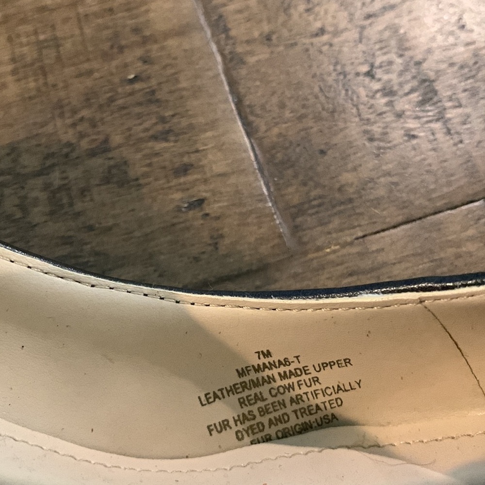 A pair of Marc Fisher shoes - Picture 5 of 7